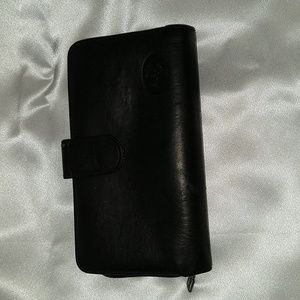 Buxton Women's clutch